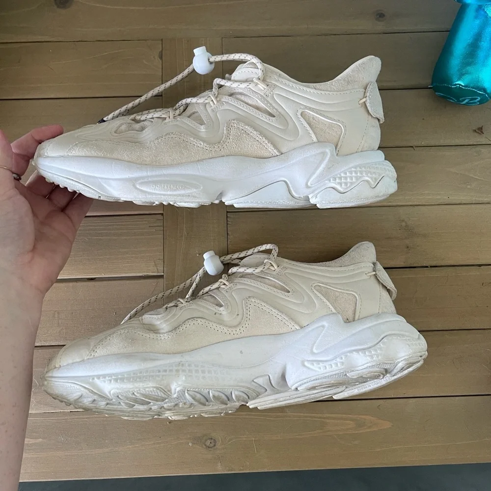 ADIDAS OZWEEGO BEIGE SIZE W7 - Picture 7 of 8